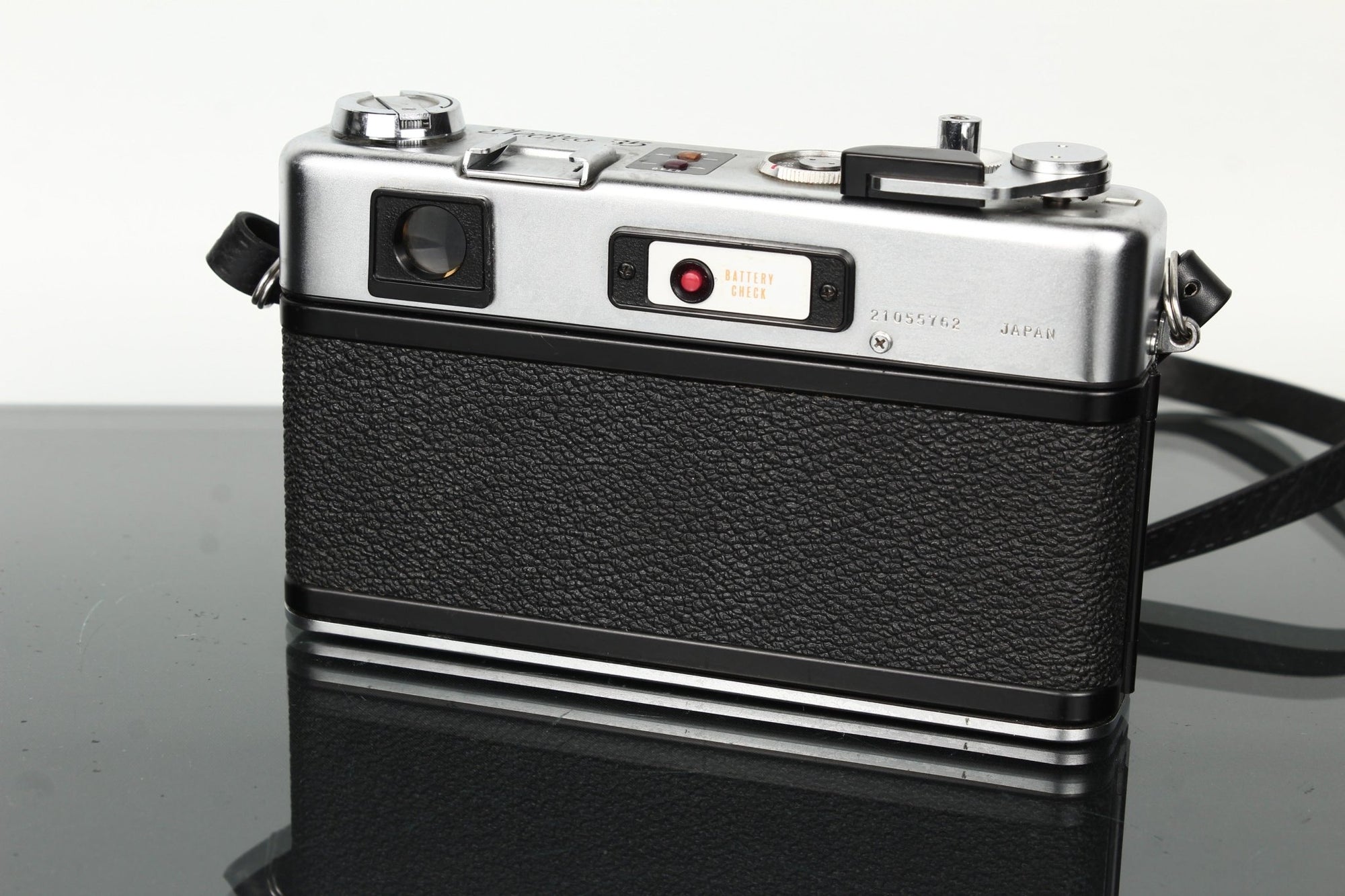 Yashica G Electro 35 + Color - Yashinon DX 45mm f/1.7 - Dutch|Thrift