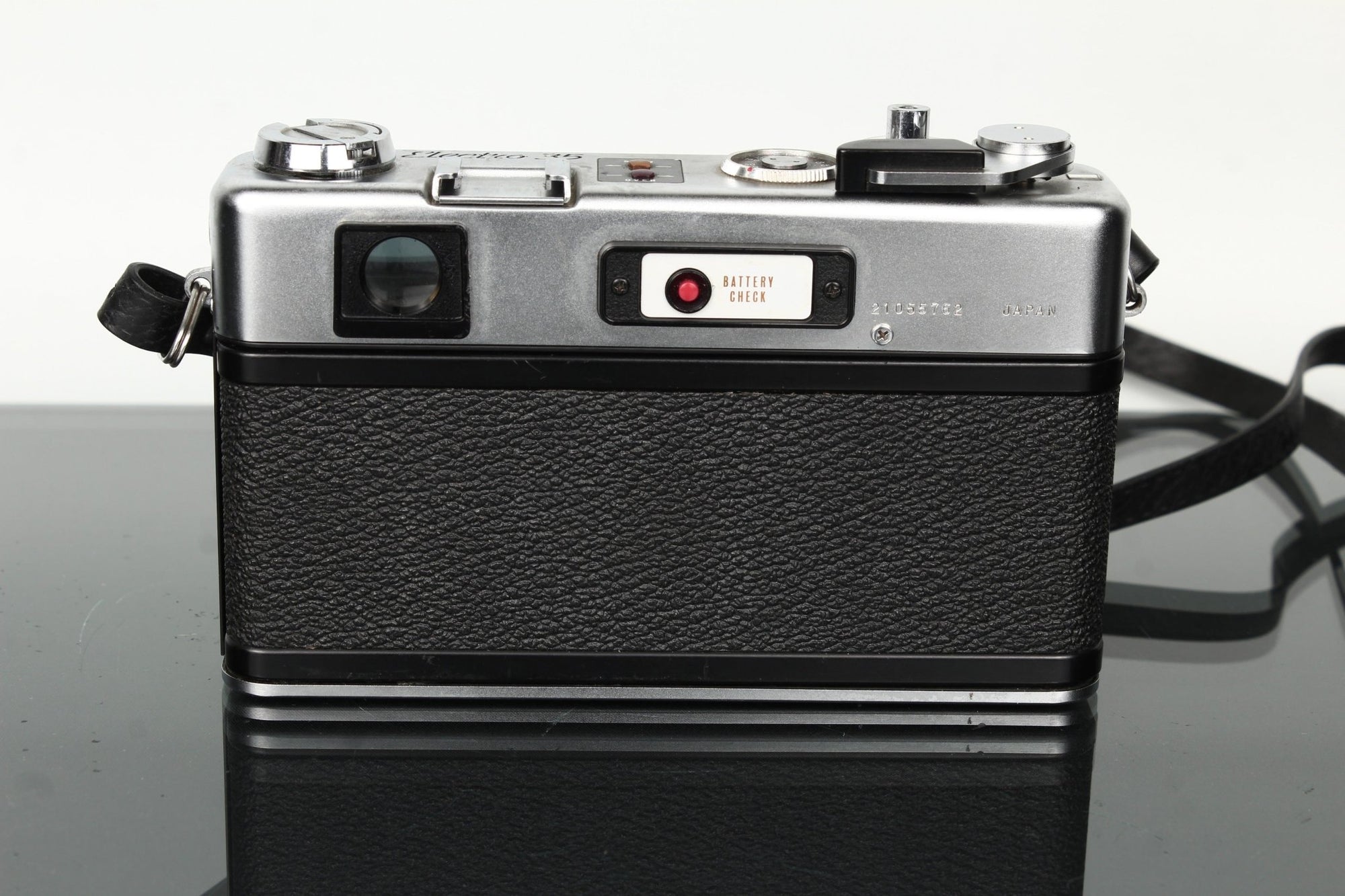 Yashica G Electro 35 + Color - Yashinon DX 45mm f/1.7 - Dutch|Thrift