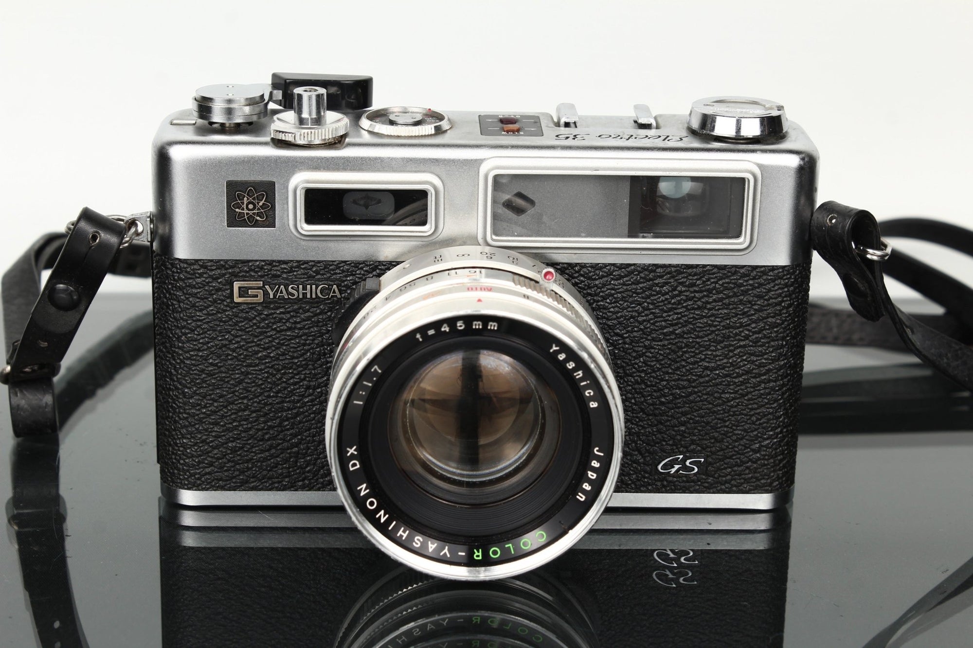 Yashica G Electro 35 + Color - Yashinon DX 45mm f/1.7 - Dutch|Thrift