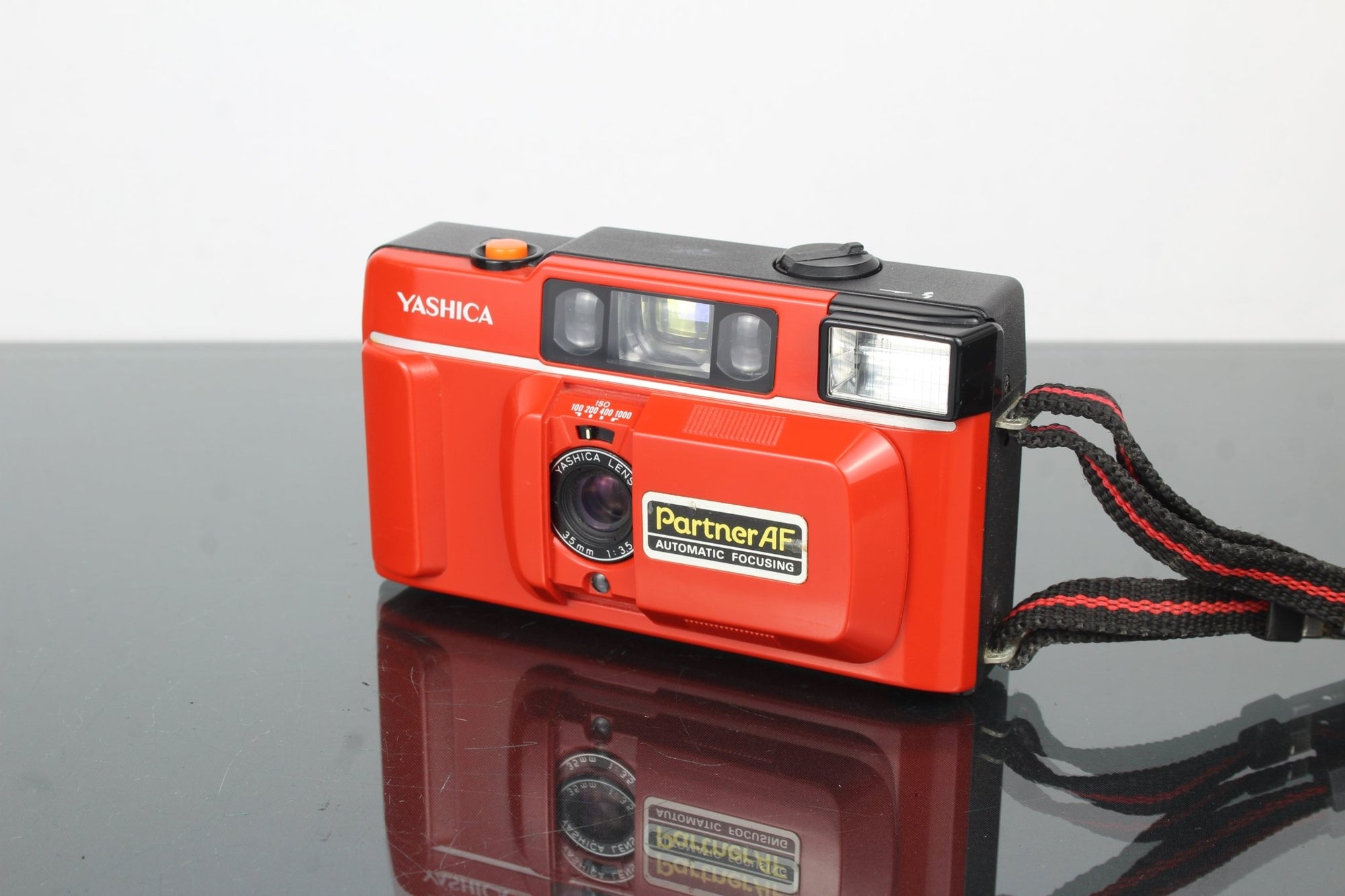 Yashica KYOCERA Partner AF - Dutch|Thrift