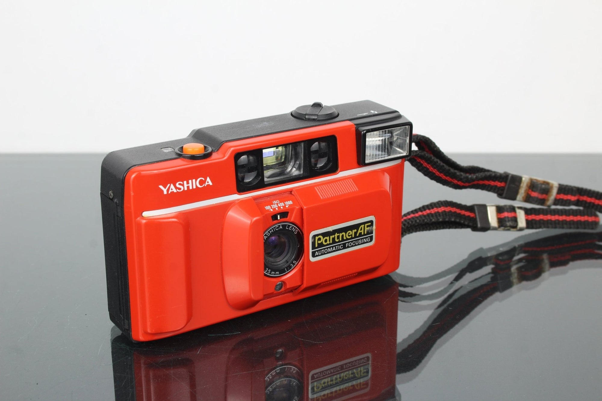 Yashica KYOCERA Partner AF - Dutch|Thrift
