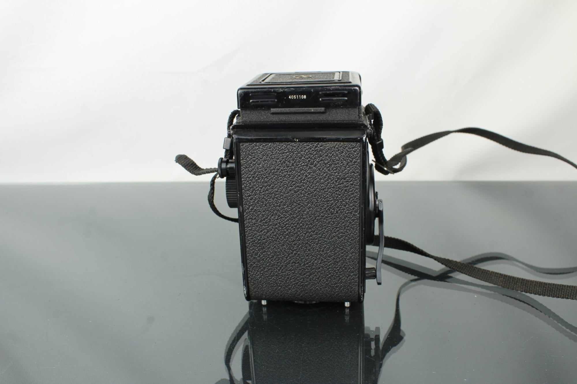Yashica Mat 124G - Epik Epoque Yashica Mat 124G - Epik Epoque