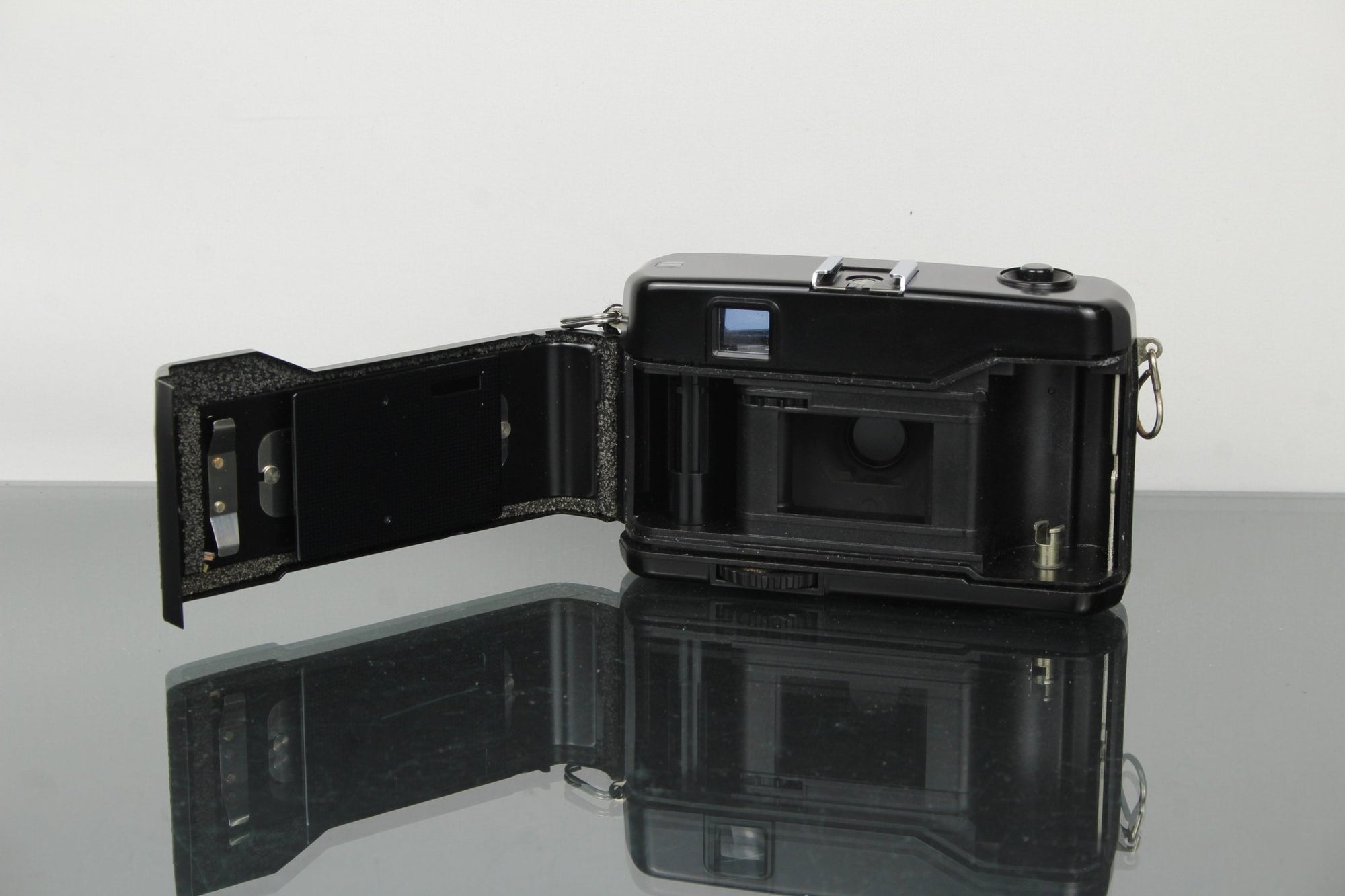 Yashica ME 1 - Dutch|Thrift