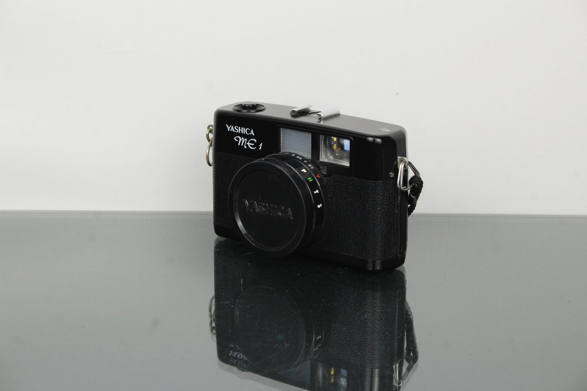 Yashica ME 1 - Dutch|Thrift