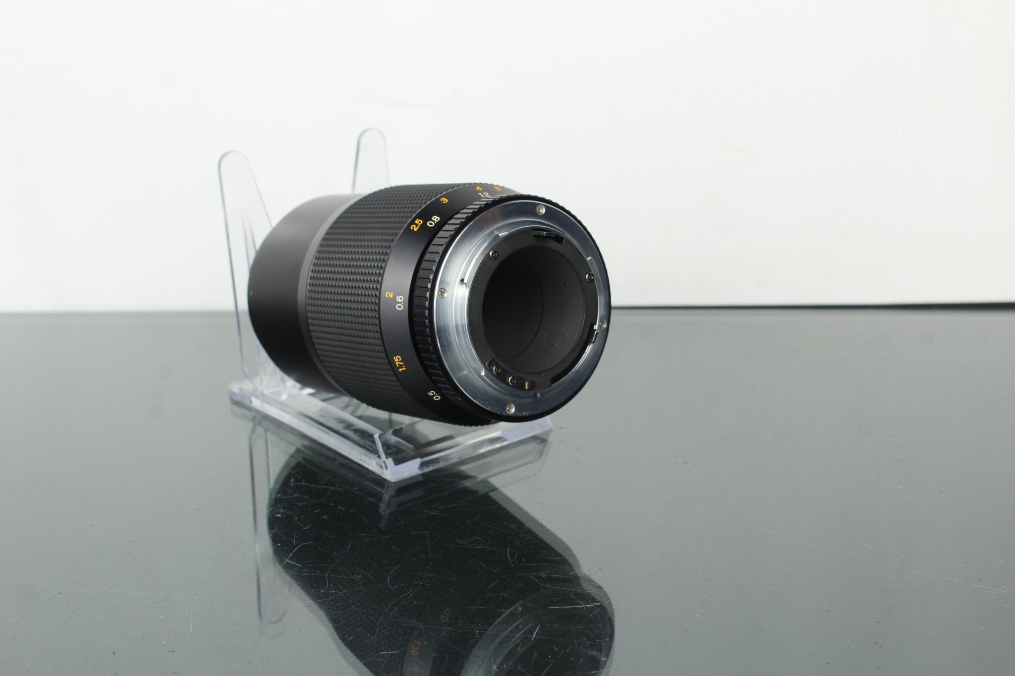 Yashica Lenses – Dutch|Thrift