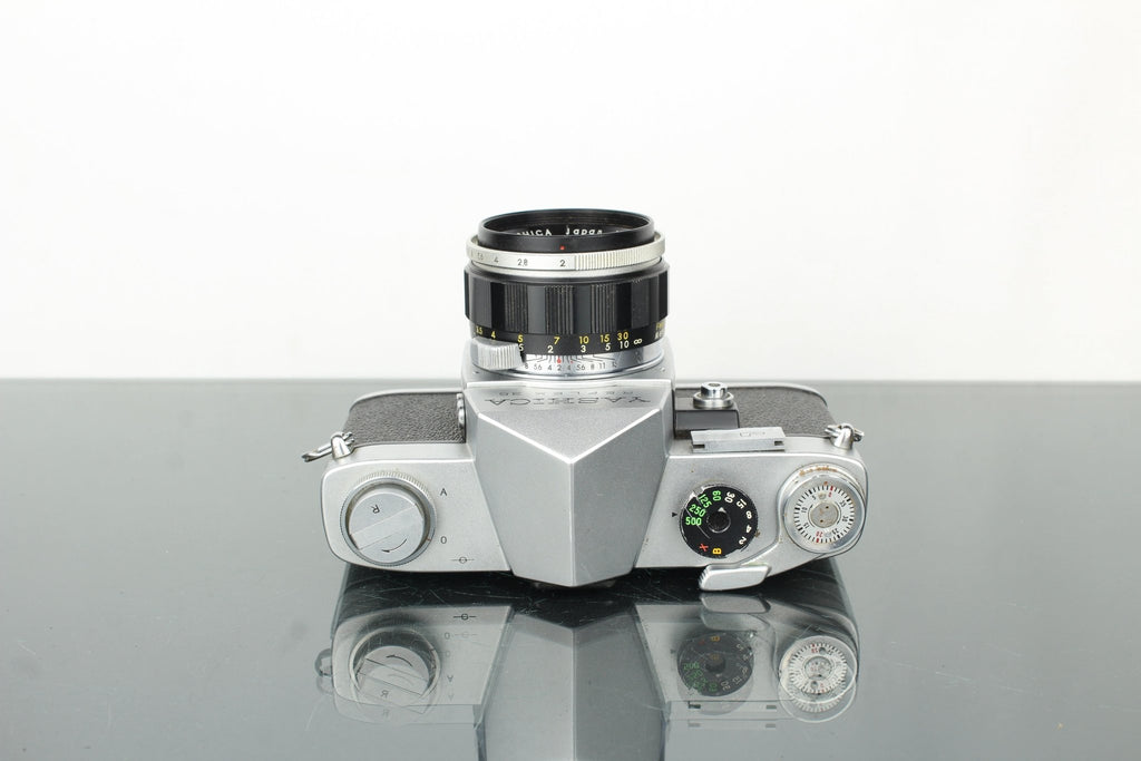 Yashica Reflex 35 J + Yashinon 1:2 f=5cm lens - Dutch|Thrift