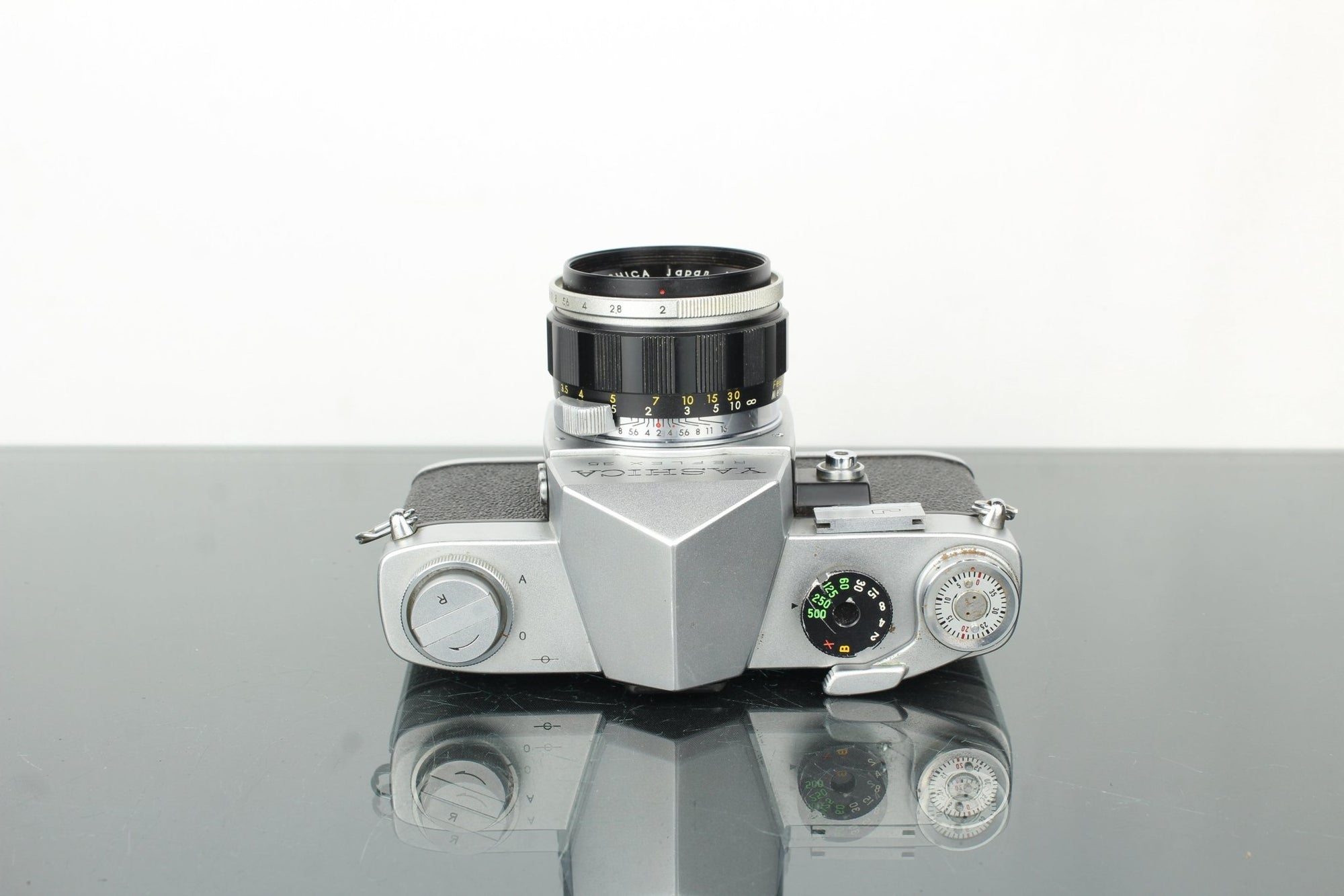 Yashica Reflex 35 J + Yashinon 1:2 f=5cm lens - Dutch|Thrift