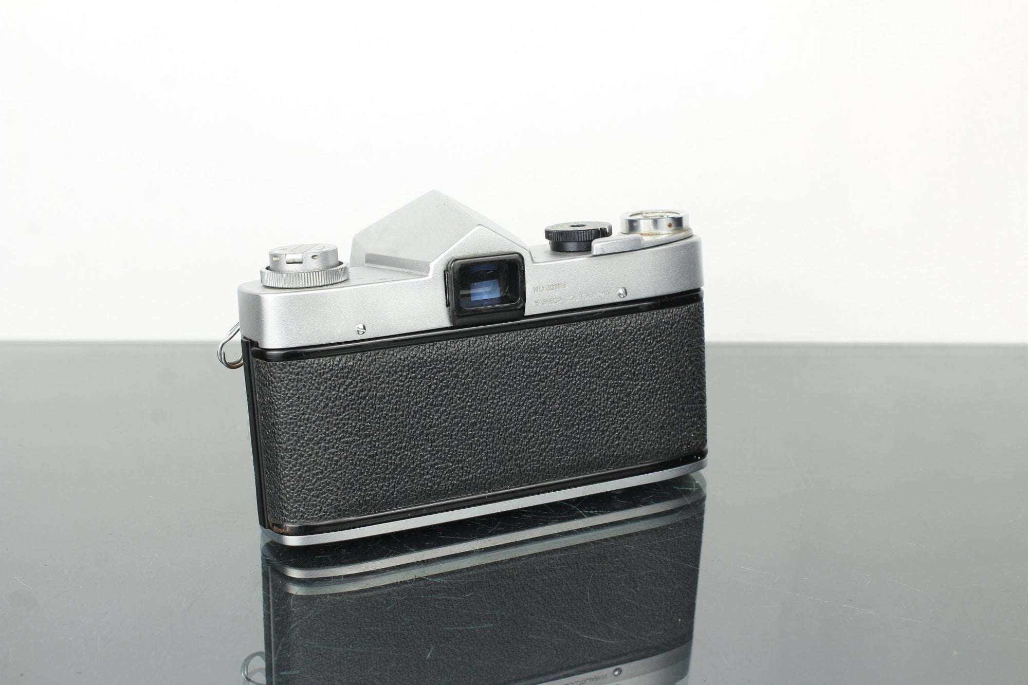 Yashica Reflex 35 J + Yashinon 1:2 f=5cm lens - Dutch|Thrift