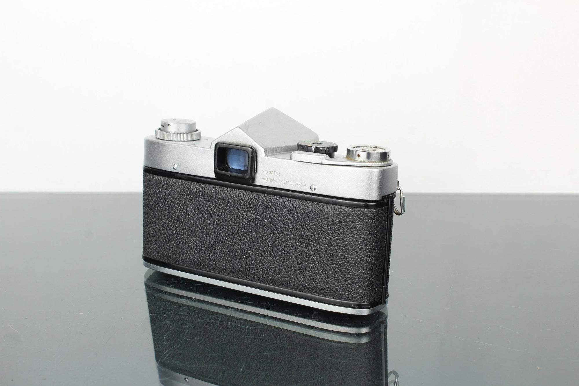 Yashica Reflex 35 J + Yashinon 1:2 f=5cm lens - Dutch|Thrift