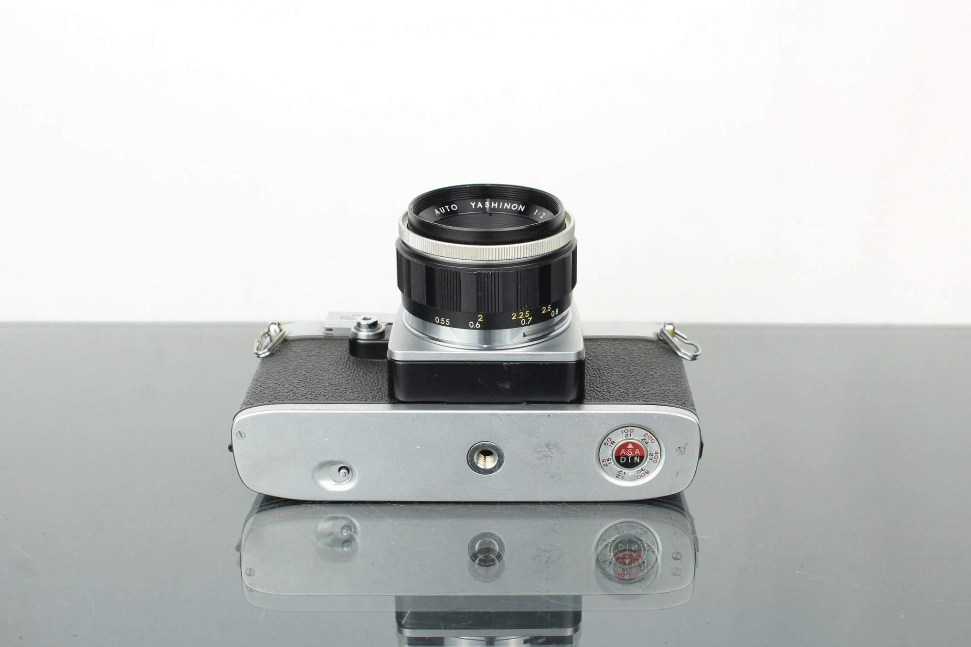 Yashica Reflex 35 J + Yashinon 1:2 f=5cm lens - Dutch|Thrift