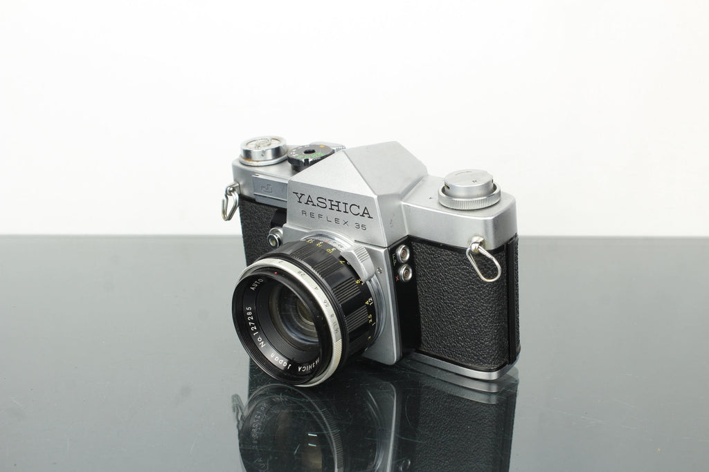 Yashica Reflex 35 J + Yashinon 1:2 f=5cm lens - Dutch|Thrift