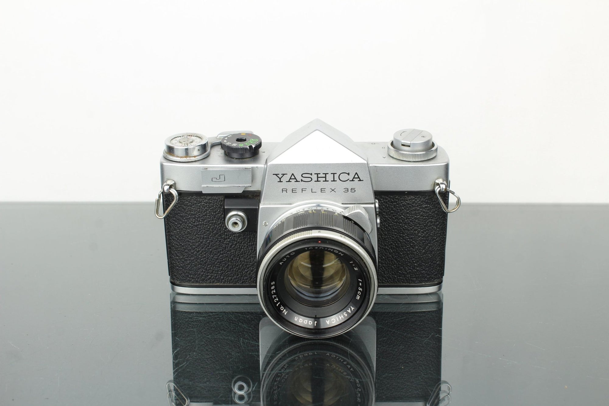 Yashica Reflex 35 J + Yashinon 1:2 f=5cm lens - Dutch|Thrift