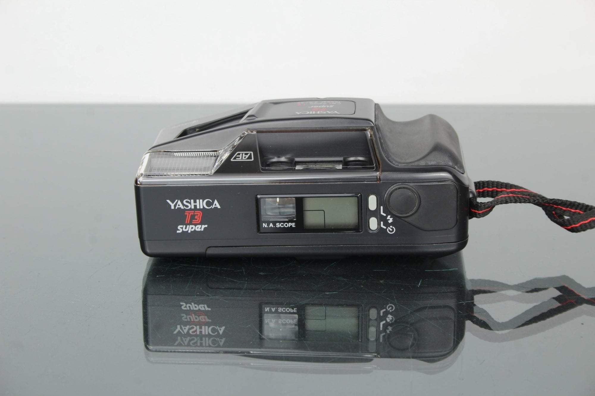 Yashica T3 Super - Dutch|Thrift
