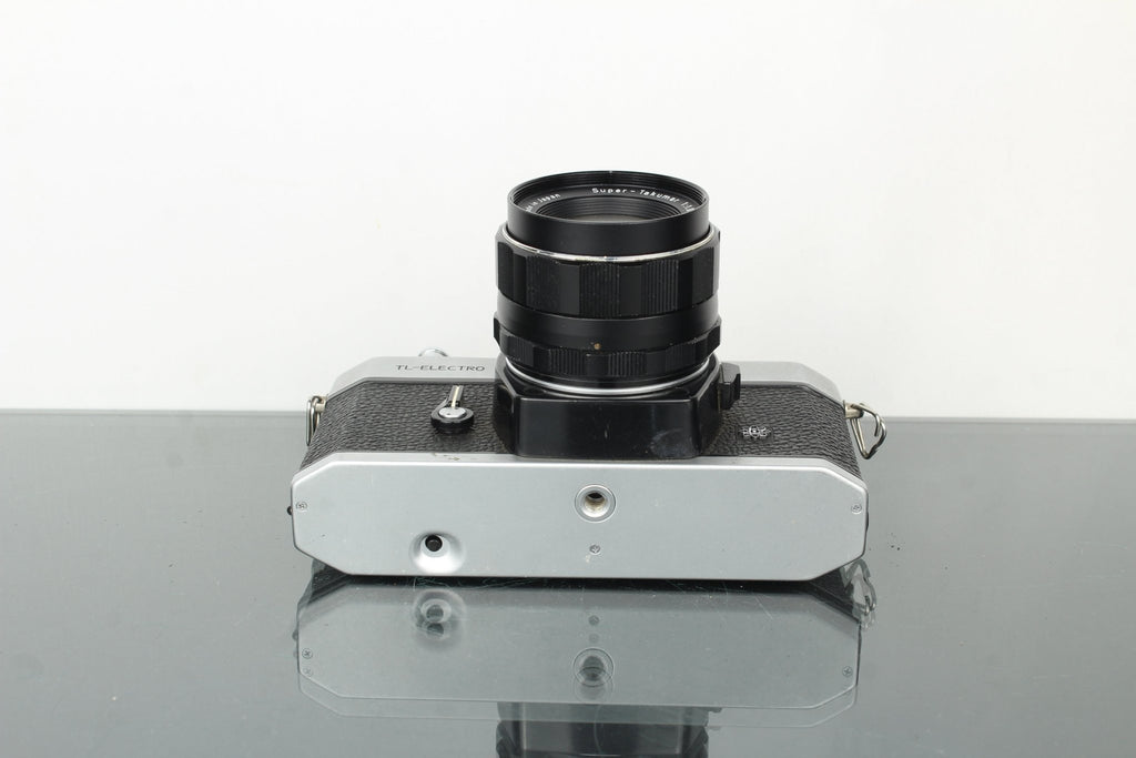 Yashica TL - Electro + Takumar 55mm f/1.8 M42 lens - Dutch|Thrift