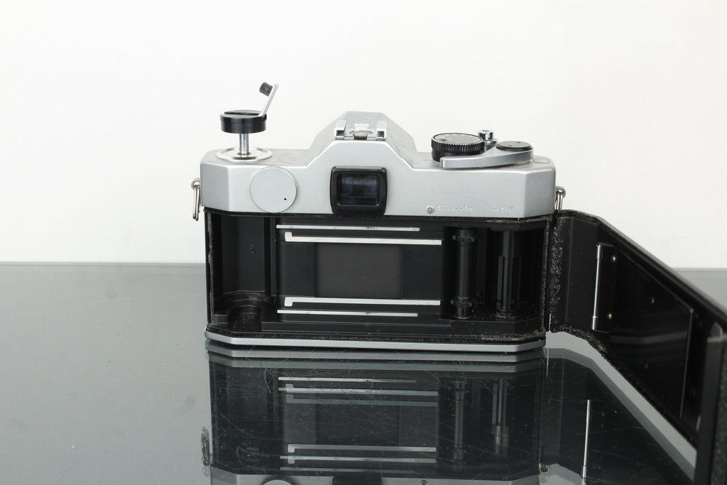 Yashica TL - Electro + Takumar 55mm f/1.8 M42 lens - Dutch|Thrift