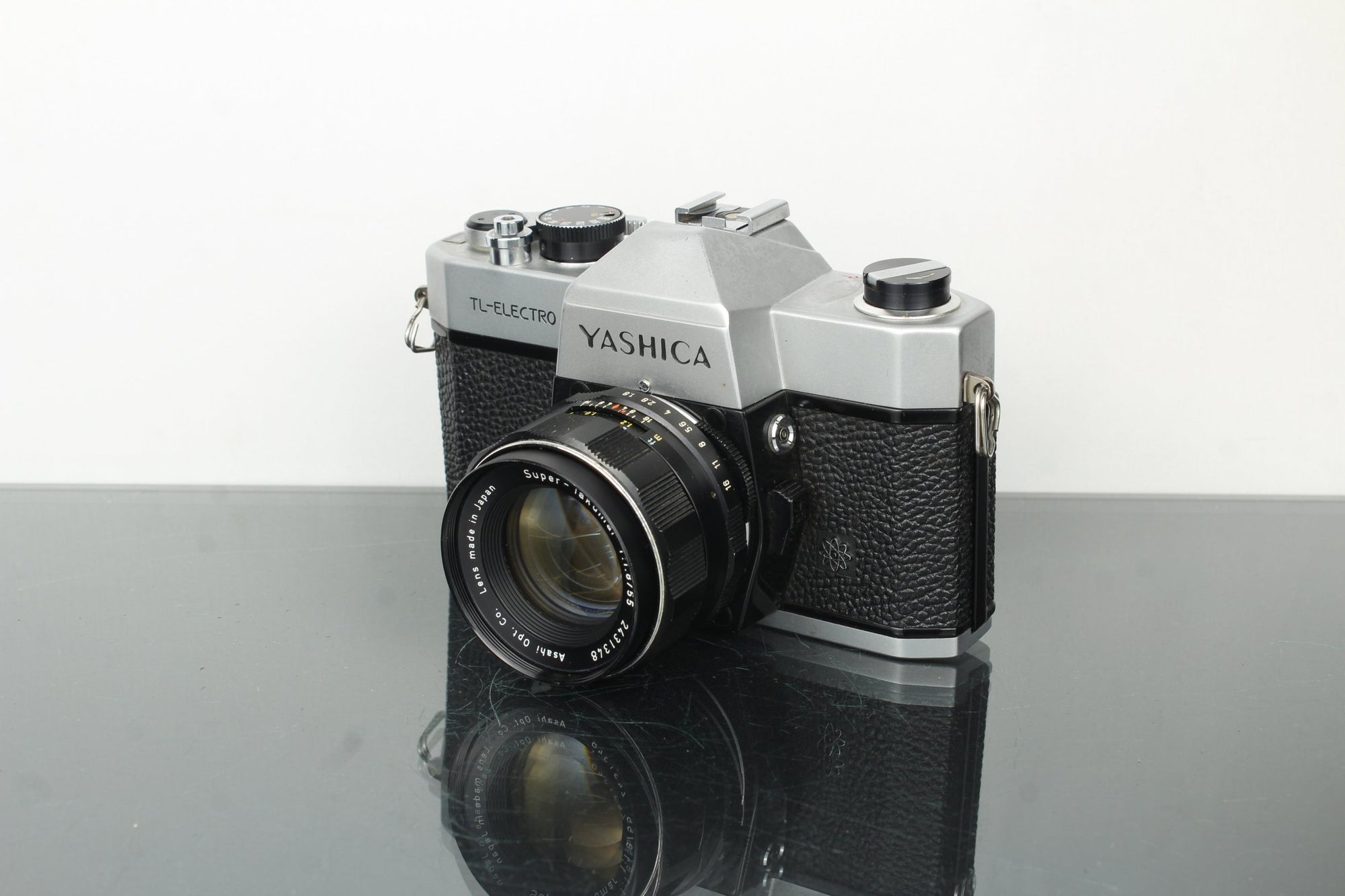 Yashica TL - Electro + Takumar 55mm f/1.8 M42 lens - Dutch|Thrift