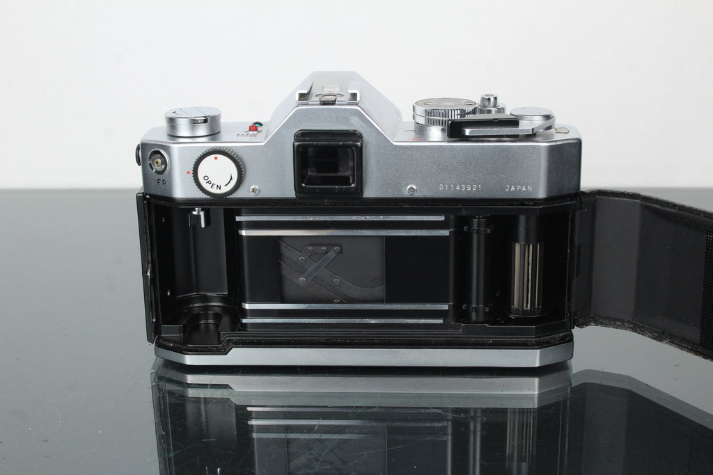 Yashica TL Electro X + 50mm 1.7 Yashinon - DX lens - Dutch|Thrift