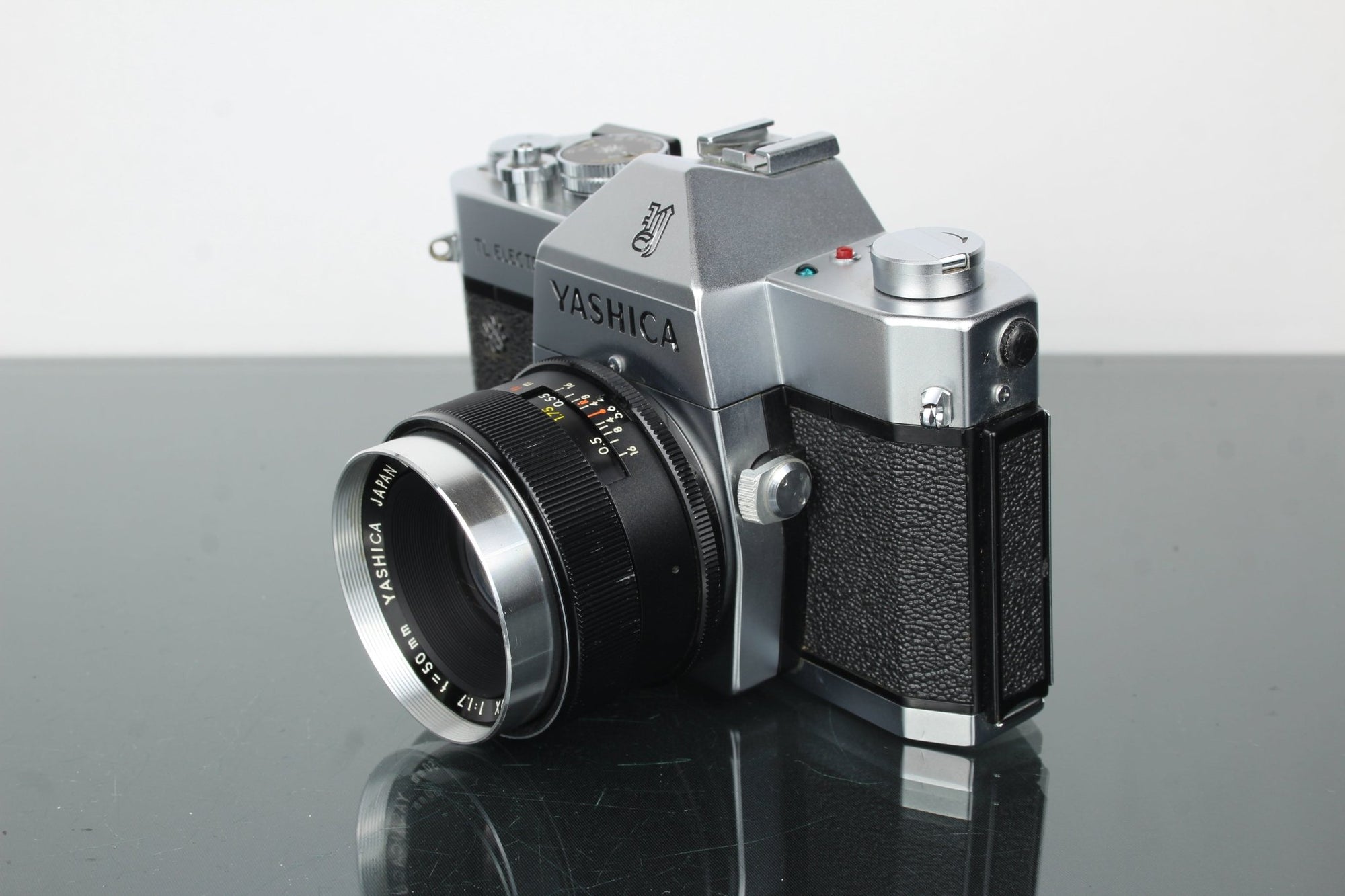 Yashica TL Electro X + 50mm 1.7 Yashinon - DX lens - Dutch|Thrift