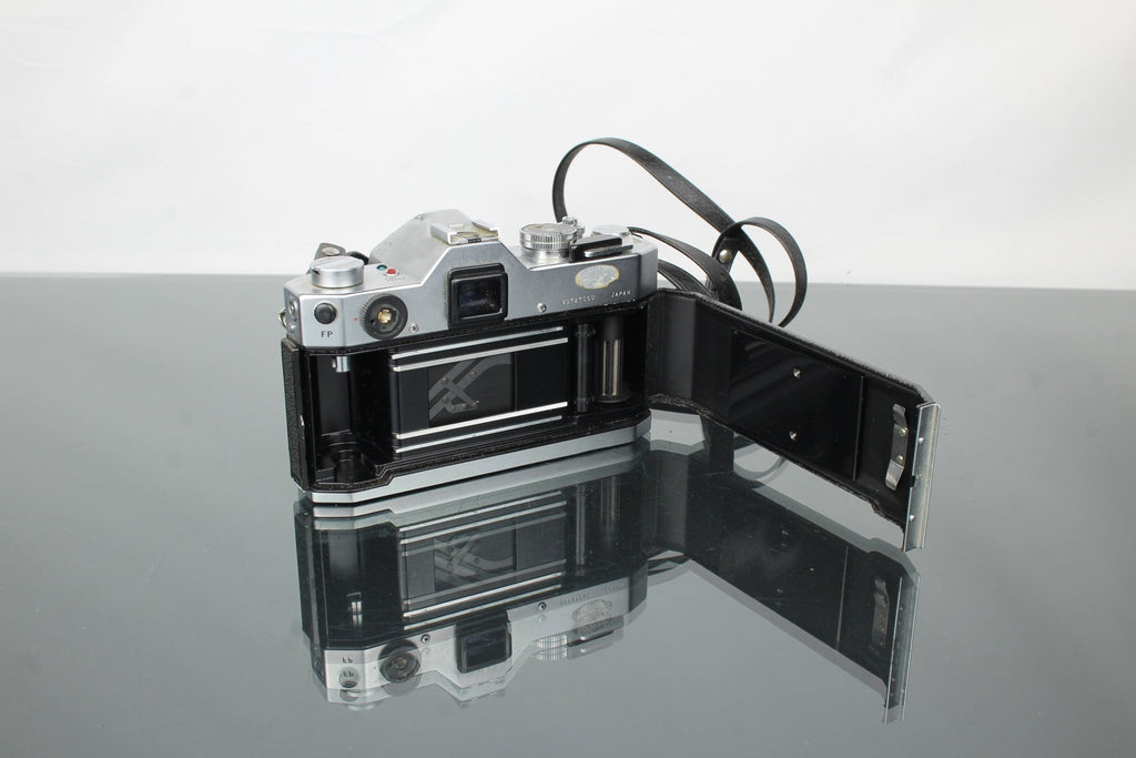 Yashica TL Electro X + Yashinon - DX 50mm f/2 lens - Dutch|Thrift