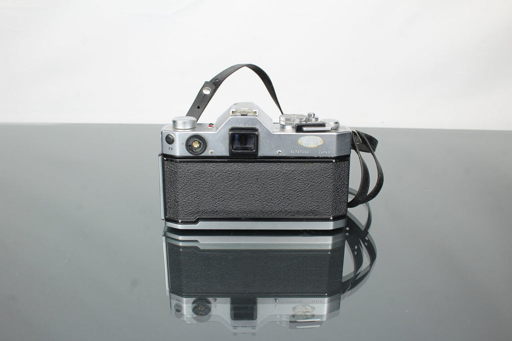 Yashica TL Electro X + Yashinon - DX 50mm f/2 lens - Dutch|Thrift