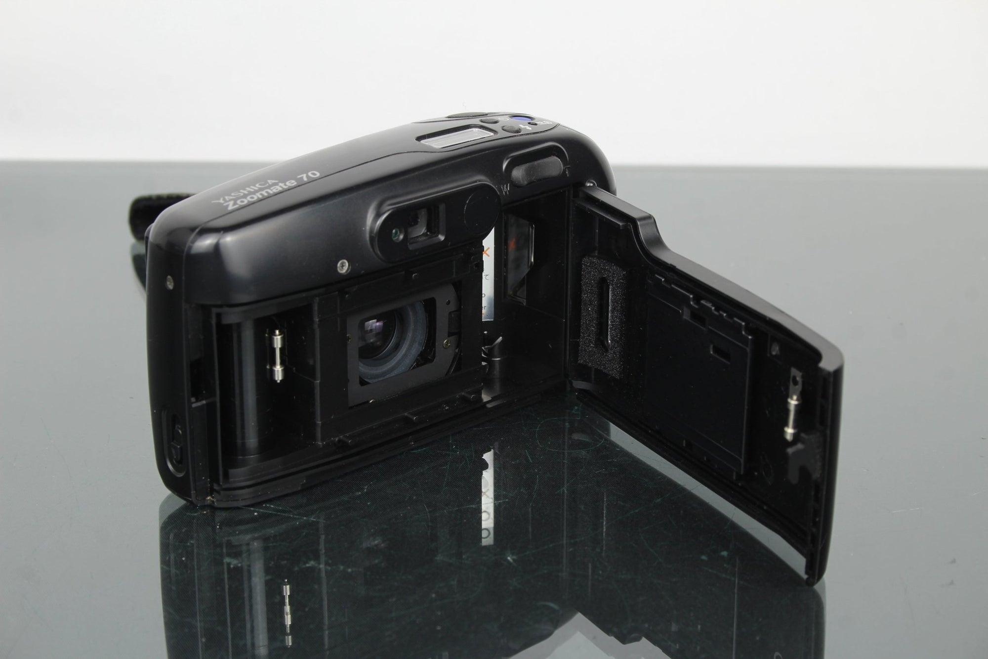 Yashica Zoomate 70 - Dutch|Thrift