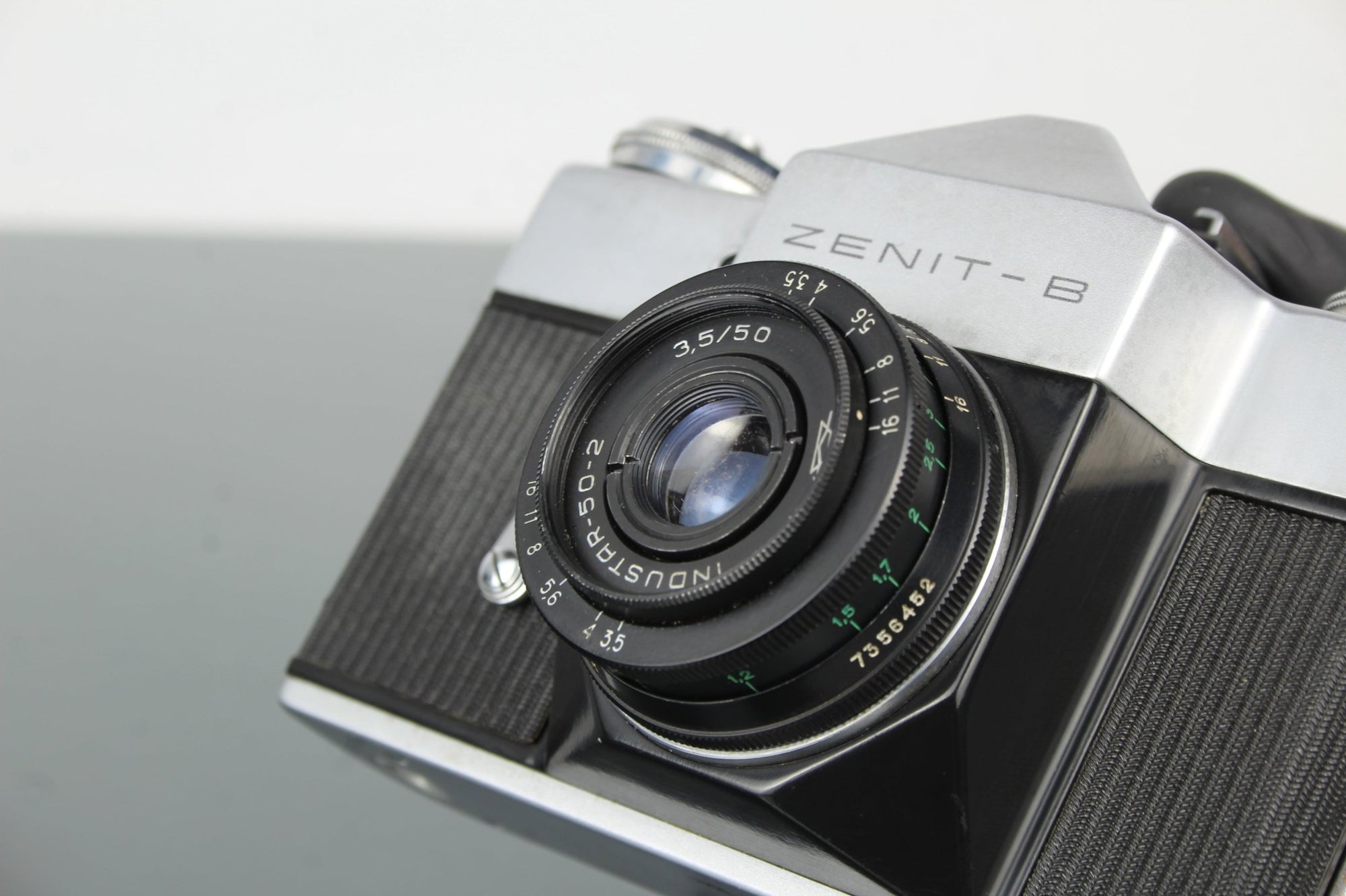 Zenit - B + Industar - 50 - 2 50mm f/3.5 M42 lens - Dutch|Thrift