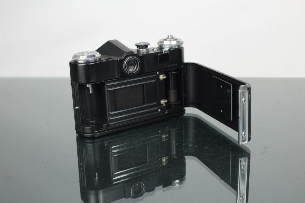 Zenit - E + Aus Jena DDR T 2.8/50 lens - Dutch|Thrift