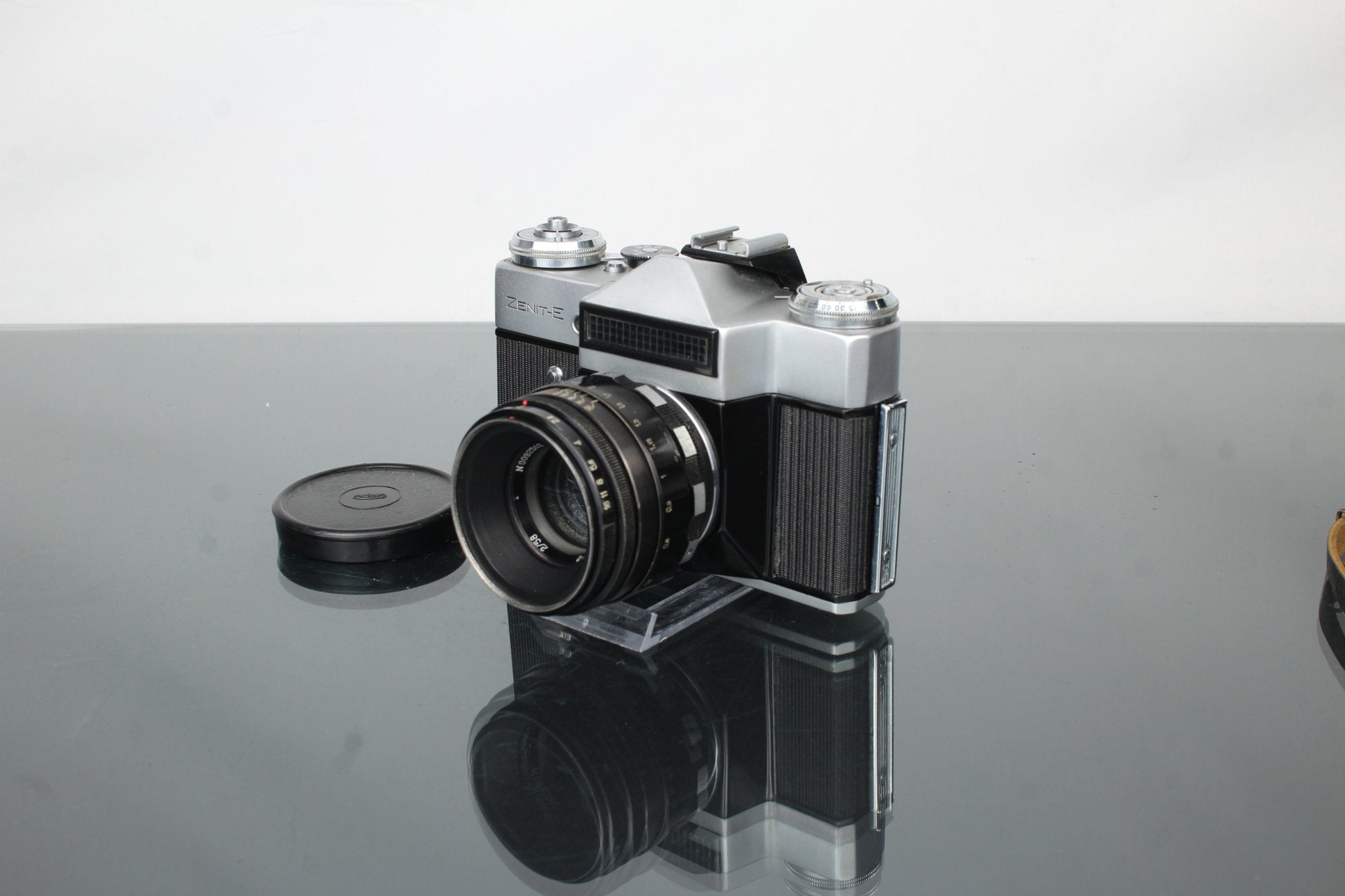 Zenit-E + Helios-44-2 58mm f/2 M42 lens – Dutch|Thrift