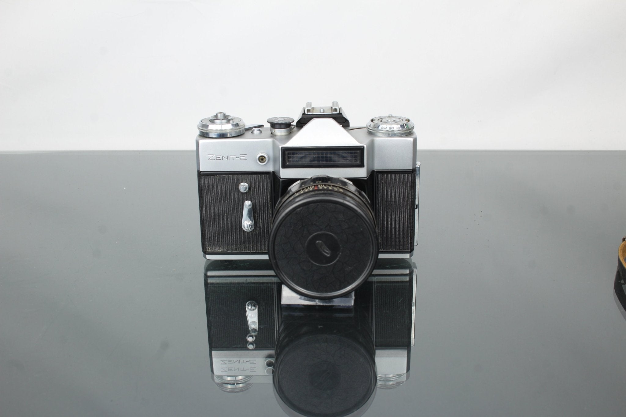 Zenit-E + Helios-44-2 58mm f/2 M42 lens – Dutch|Thrift