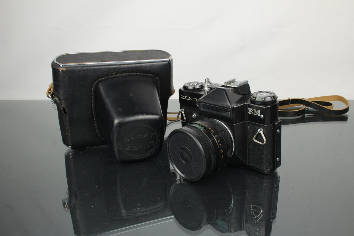 Zenit EM + Helios - 44 - 2 55mm f/2 - Dutch|Thrift