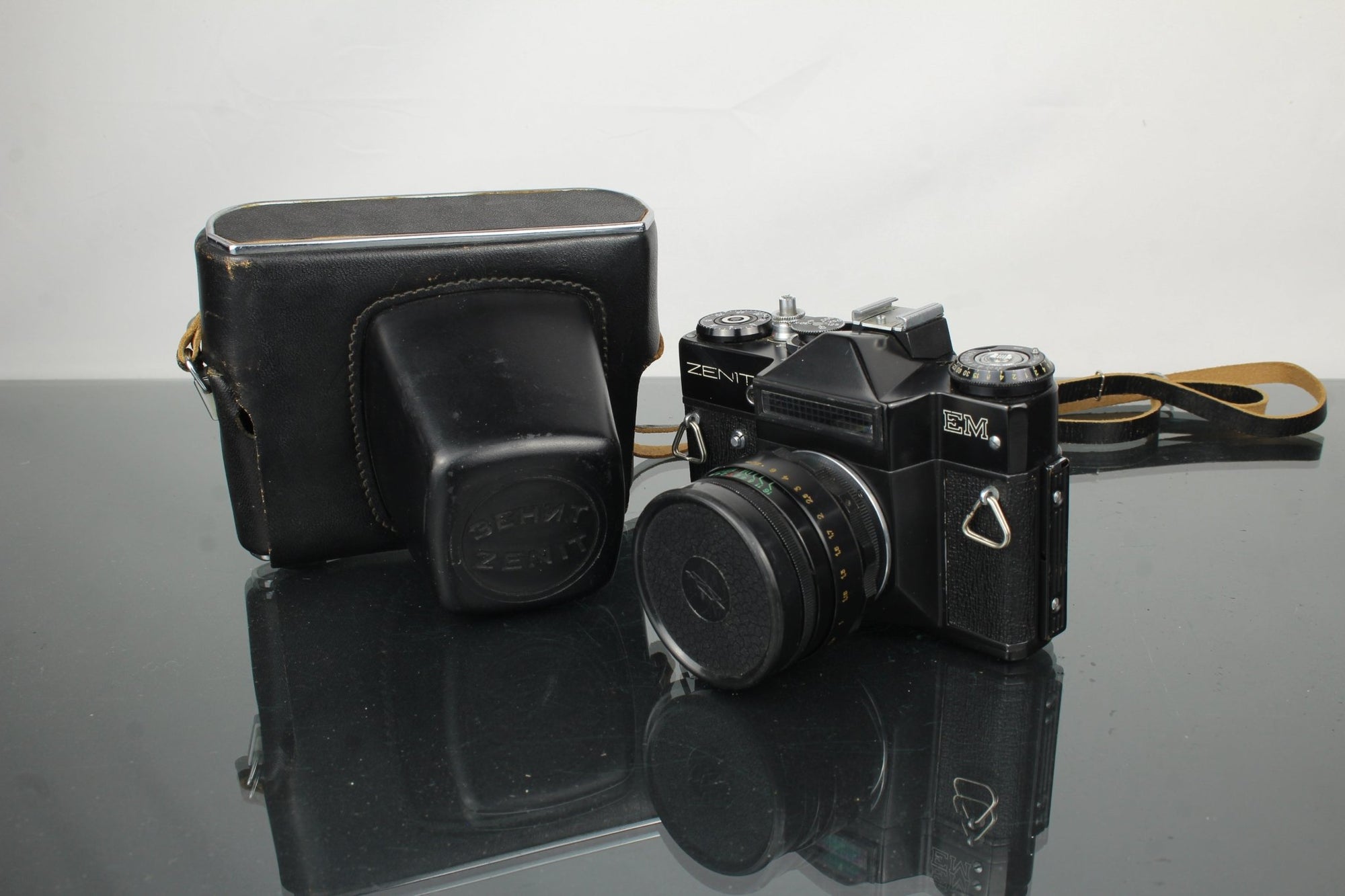 Zenit EM + Helios - 44 - 2 55mm f/2 - Dutch|Thrift