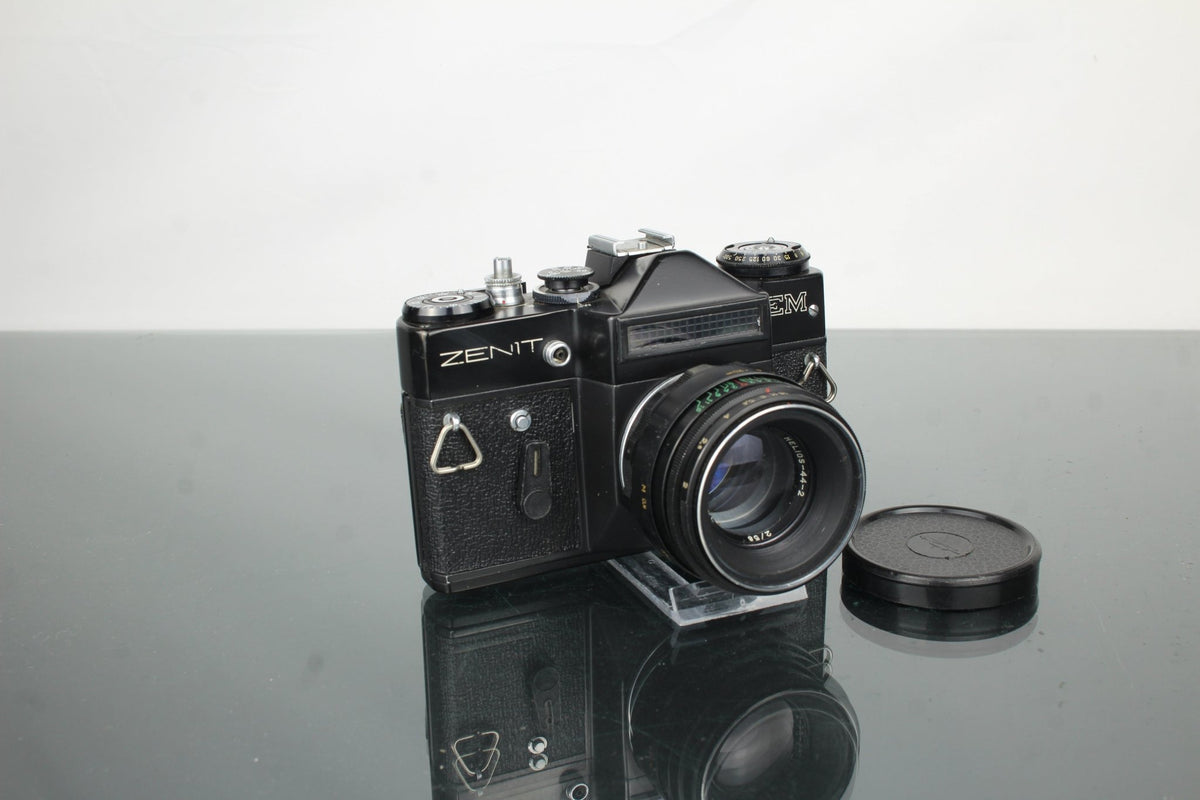 Zenit EM + Helios - 44 - 2 55mm f/2 - Dutch|Thrift