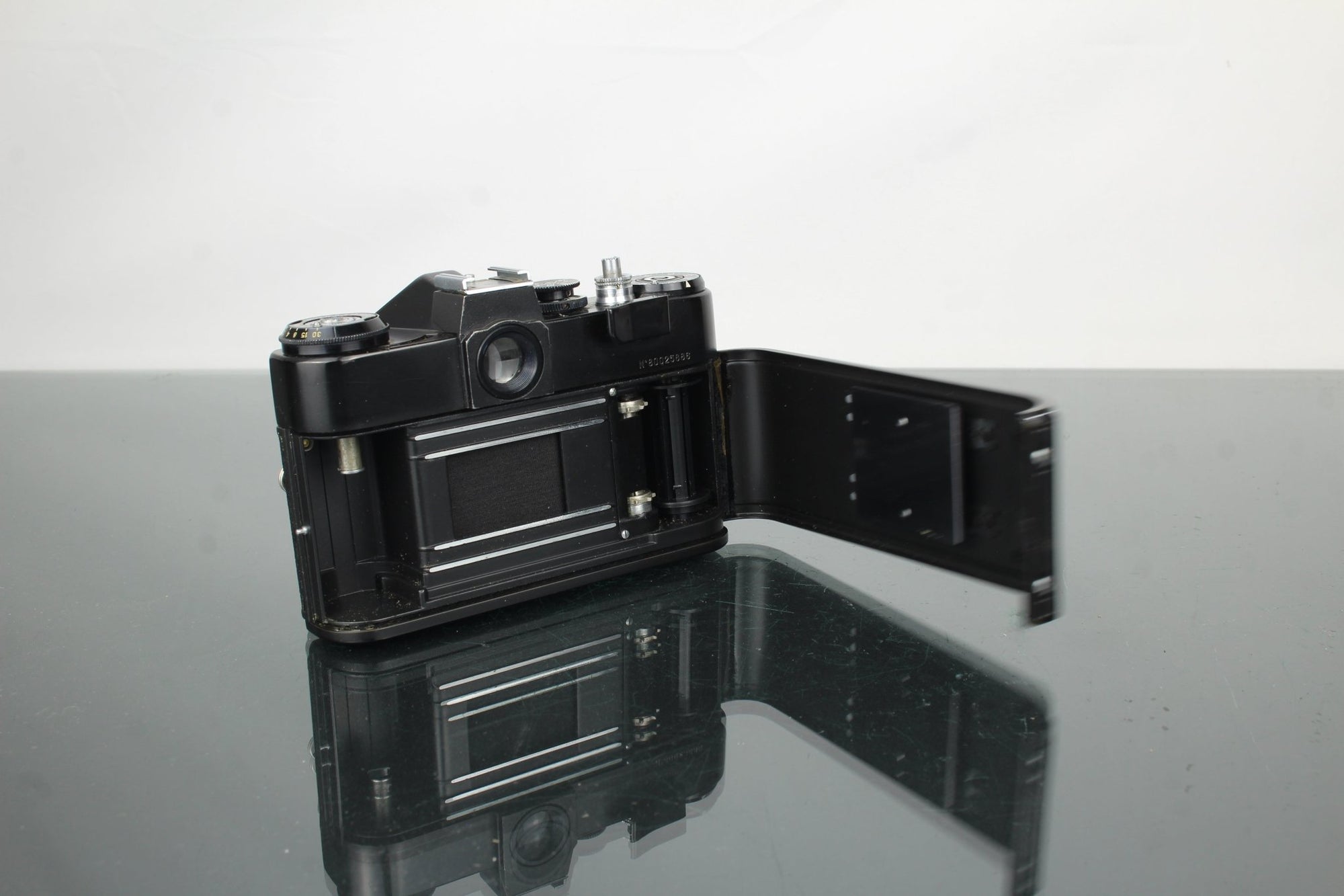 Zenit EM + Helios - 44 - 2 55mm f/2 - Dutch|Thrift