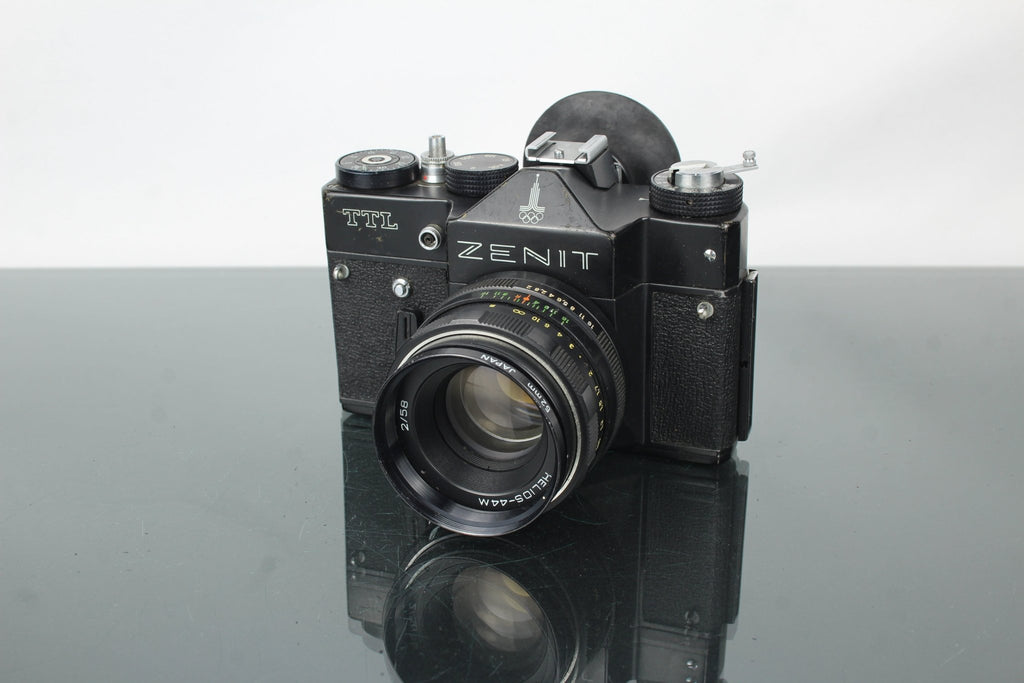 Zenit TTL + Helios - 44M 58mm f/2 M42 mount lens - Dutch|Thrift