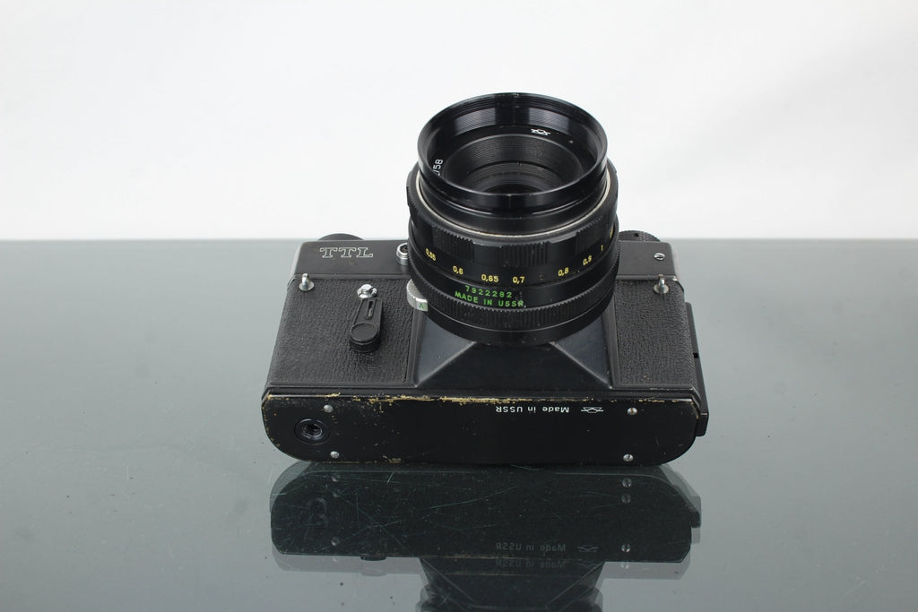 Zenit TTL + Helios - 44M 58mm f/2 M42 mount lens - Dutch|Thrift