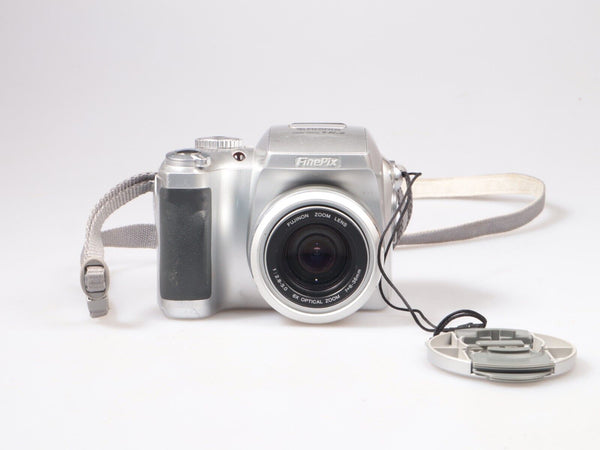 Fuji Fujifilm FinePix S3000 | Digital Bridge Camera  | 3.2MP | Silver