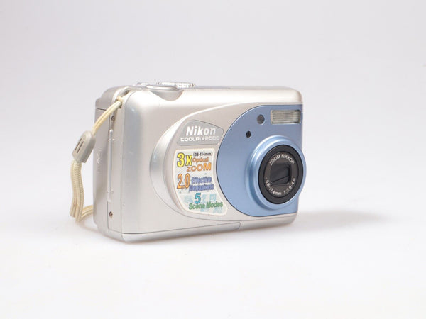 Nikon Coolpix 2000 | Compact Digital Camera | 2.0MP | Silver / Blue