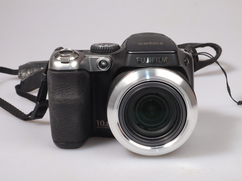 FUJIFILM FINEPIX S8100FD | Digital Bridge Camera | 10 MP | Black