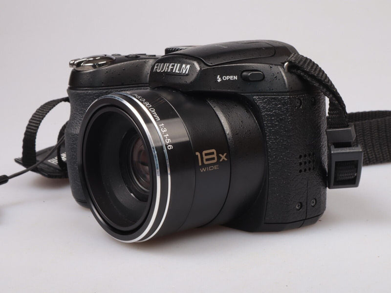 Fujifilm FinePix S1800 | Compact Digital Bridge Camera | 18x Optical Zoom | 12MP