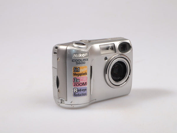 Nikon Coolpix 5600 | Compact Digital Camera | CCD 5.1MP | Silver