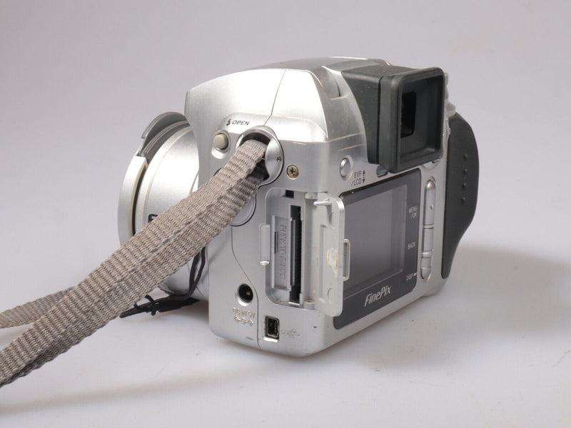 Fujifilm Finepix S304 | Digital Bridge Camera | 3 MP | Silver