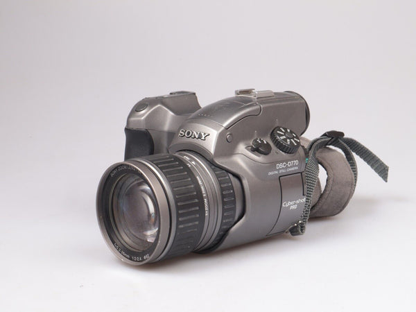 Sony DSC-D770 Cyber-shot Pro 1.5MP Digital Camera | DOES NOT TURN ON