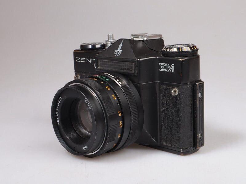 Zenit EM | 35mm SLR Film camera | Helios 44M f2 58mm lens | Black