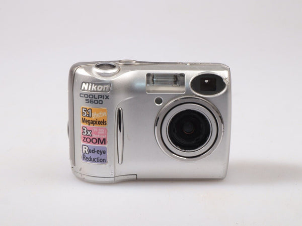 Nikon Coolpix 5600 | Compact Digital Camera | CCD 5.1MP | Silver